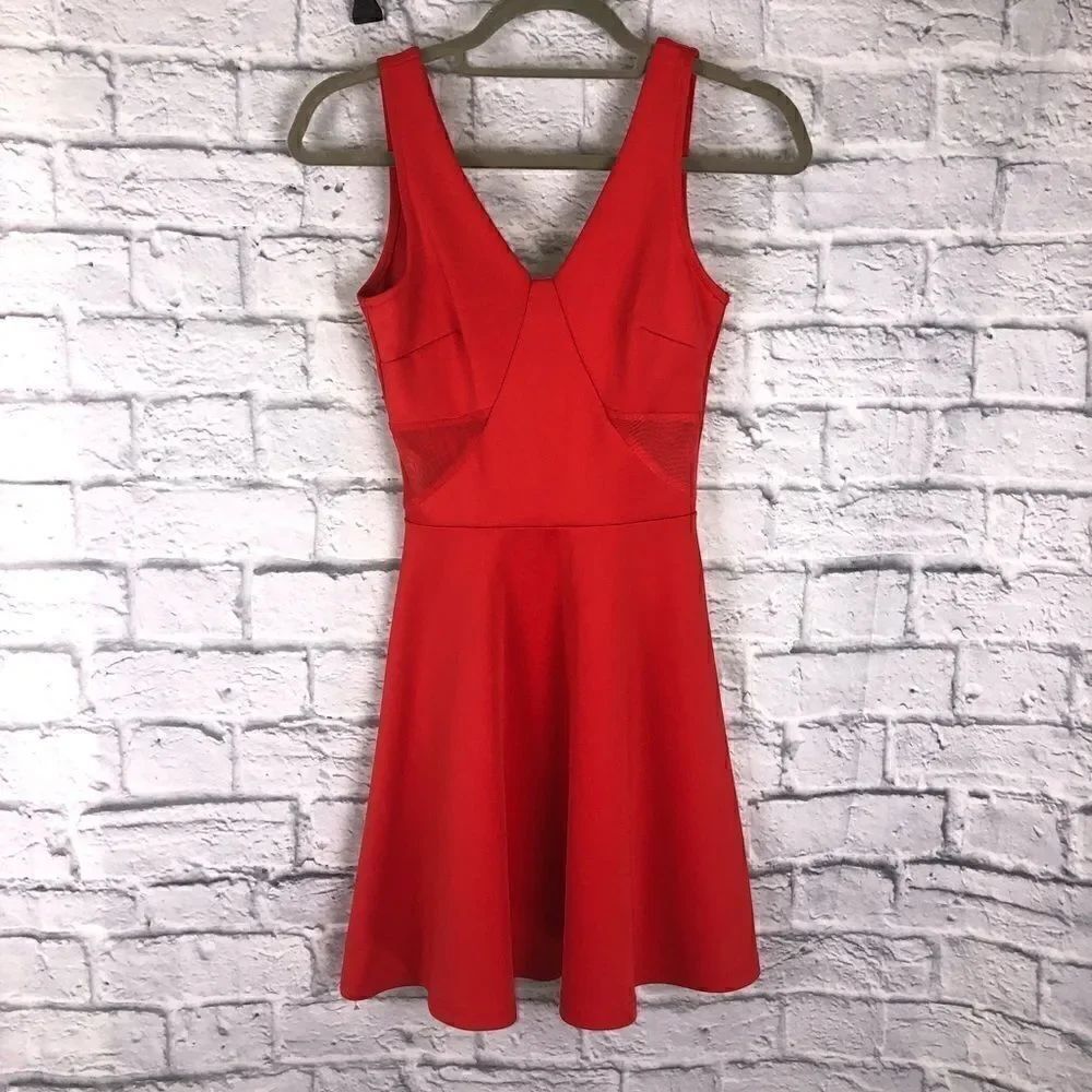 CharlotteโRusseโalineโV-neckย miniโdressโredโszโxs